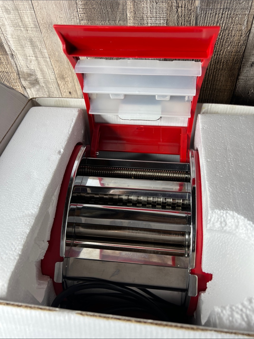 Thinkkitchen Red Electric Pasta Machine - Picture 4 of 6